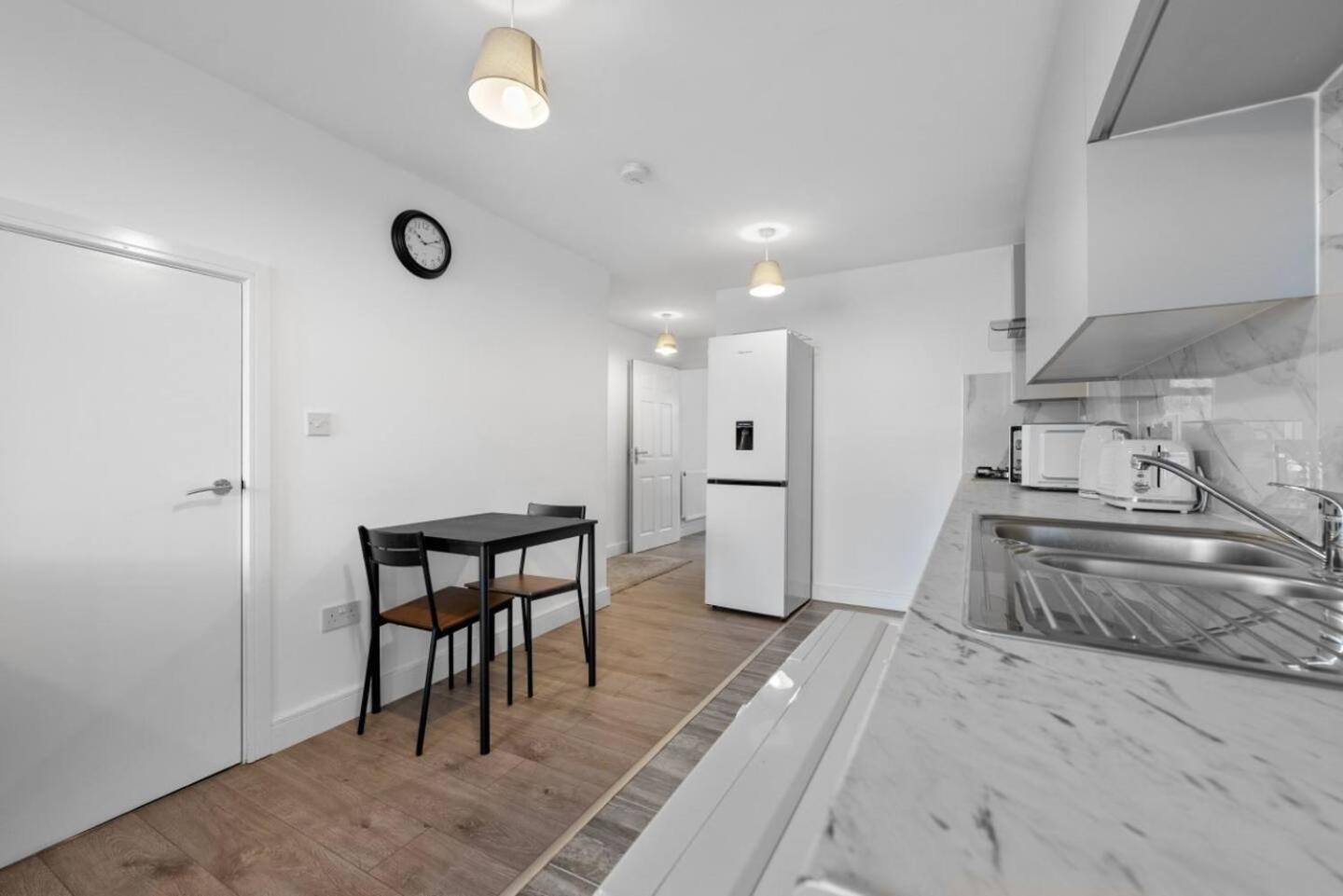 Urban Comfort Stylish 3br 2bath With Free Parking Leicester