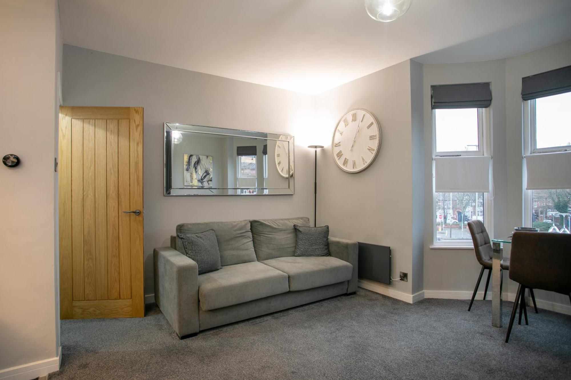 Entire Luxurious 2 Bedroom Flat