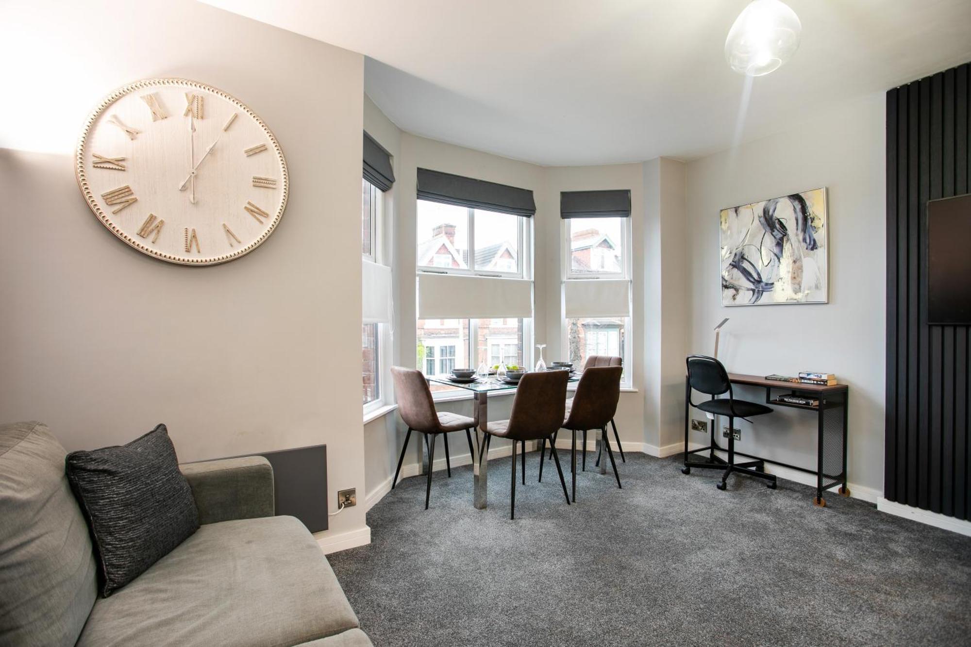 Entire Luxurious 2 Bedroom Flat