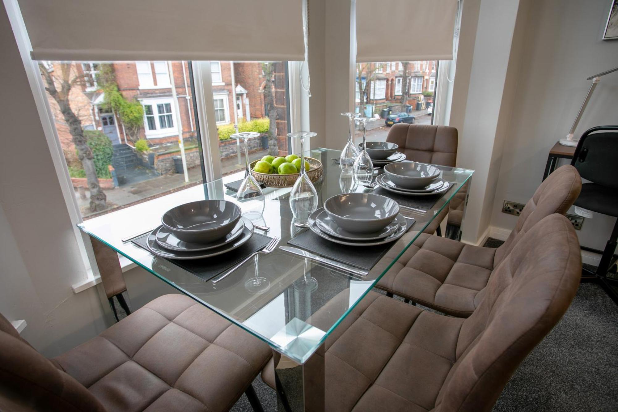 Entire Luxurious 2 Bedroom Flat