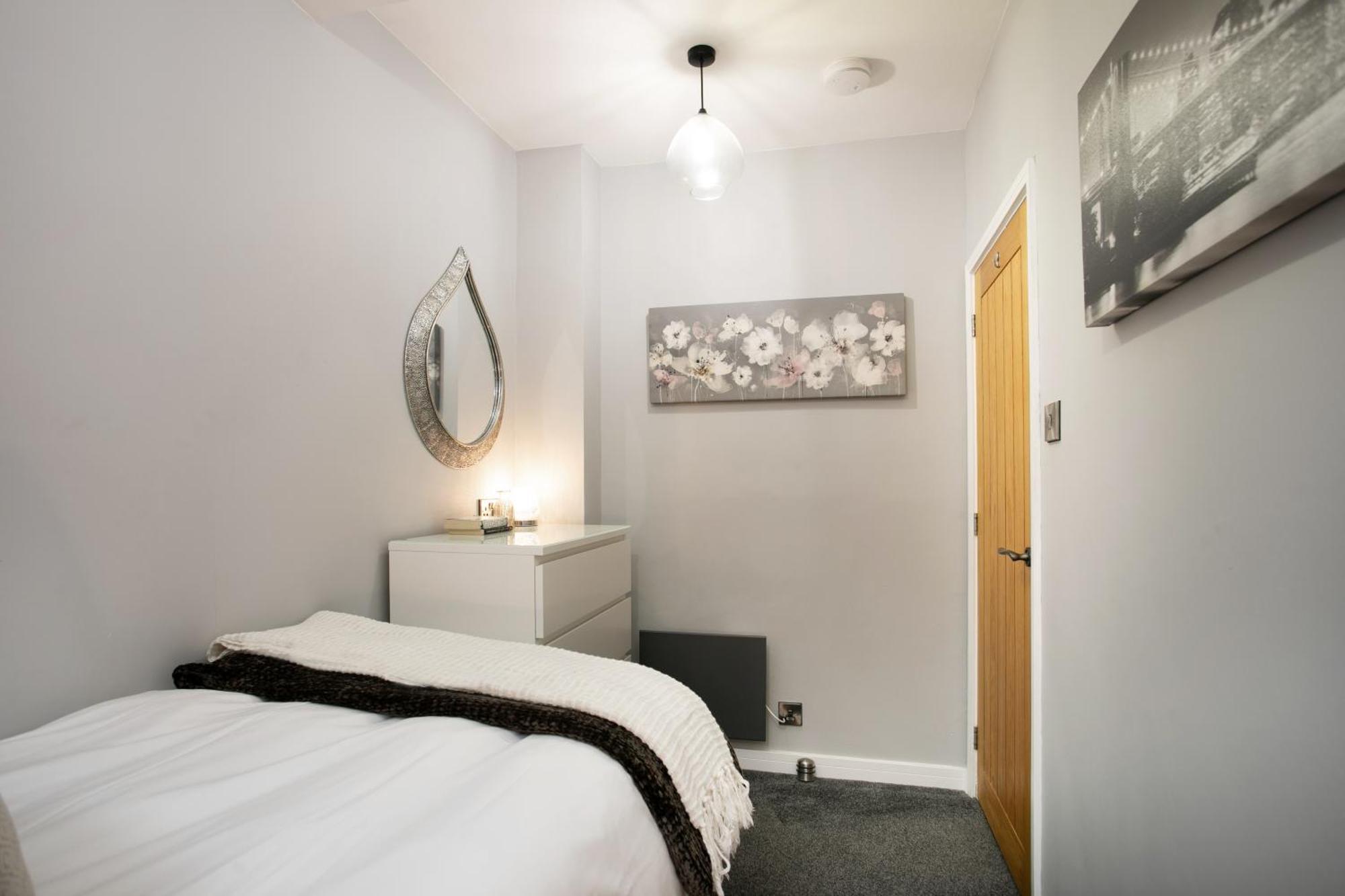 Apartment Entire Luxurious 2 Bedroom Flat *