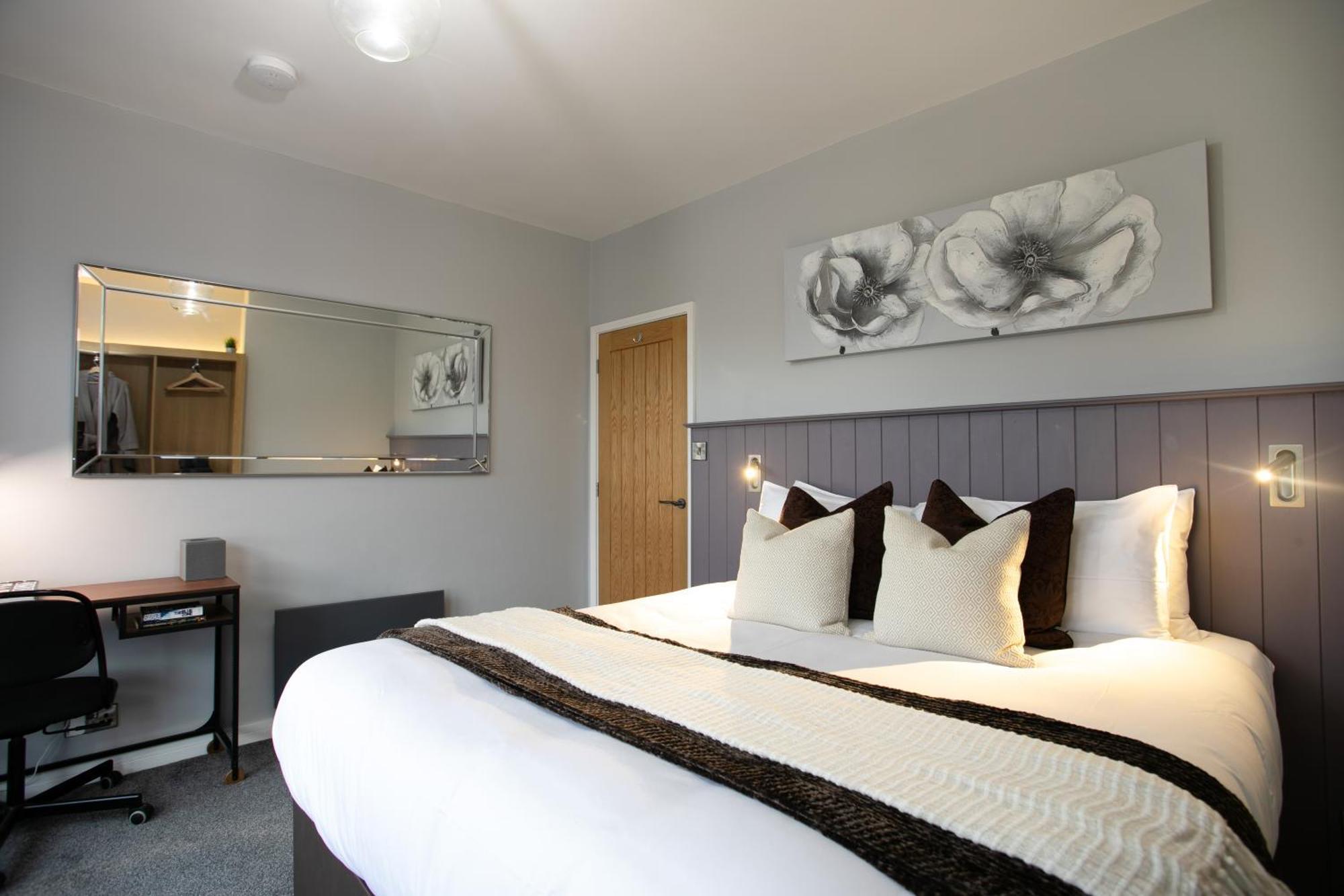 Entire Luxurious 2 Bedroom Flat * Leicester