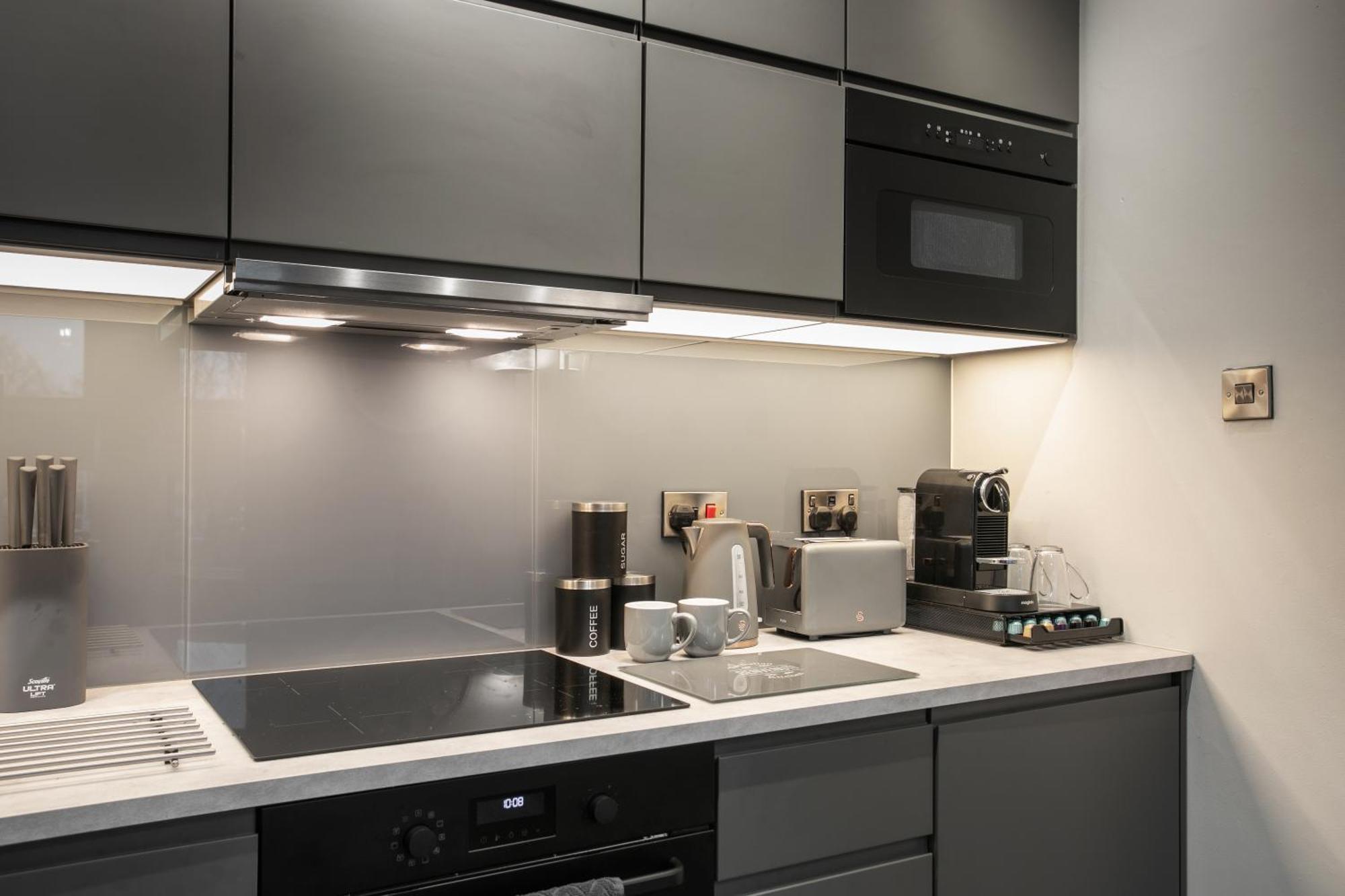 Entire Luxurious 2 Bedroom Flat Apartment Leicester