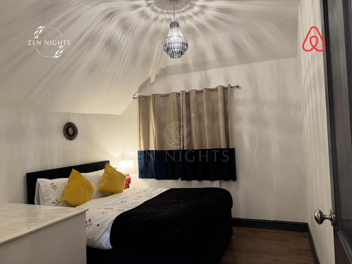 Sleeps 8 L 3 Bedroom L Last-minute Specials L New L Elegant House Near Center Sleeps 6 With Free Parking L By Zen Nights Short Lets & Serviced * Leicester