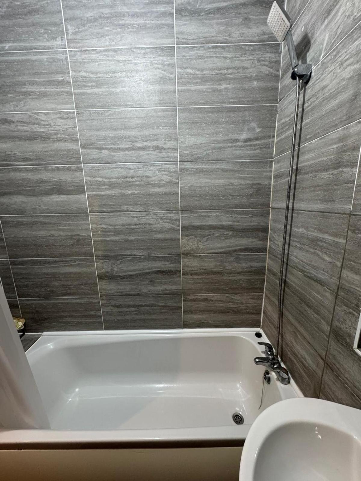 Sleeps 8 L 3 Bedroom L Last-minute Specials L New L Elegant House Near Center Sleeps 6 With Free Parking L By Zen Nights Short Lets & Serviced Apartment Leicester