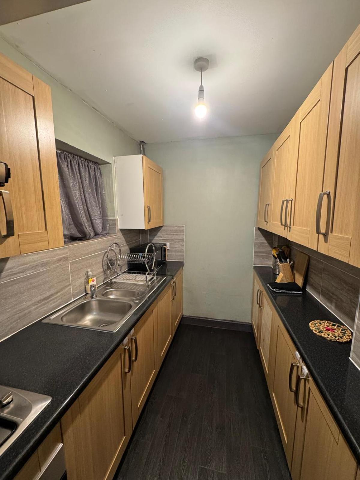 Sleeps 8 L 3 Bedroom L Last-minute Specials L New L Elegant House Near Center Sleeps 6 With Free Parking L By Zen Nights Short Lets & Serviced * Leicester