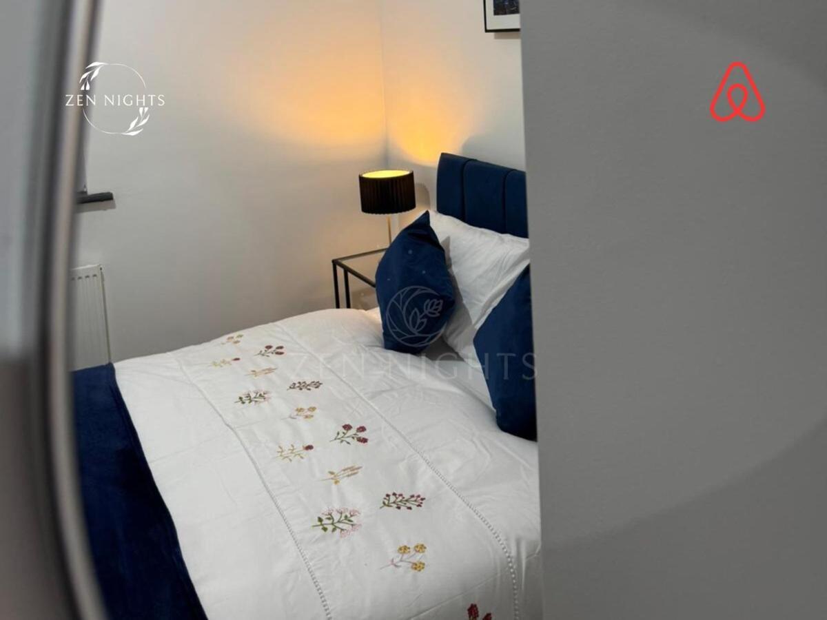 Sleeps 8 L 3 Bedroom L Last-minute Specials L New L Elegant House Near Center Sleeps 6 With Free Parking L By Zen Nights Short Lets & Serviced