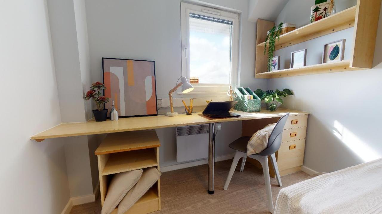 For Students Only Stylish Ensuites Near Of At Opal Court Apartment *