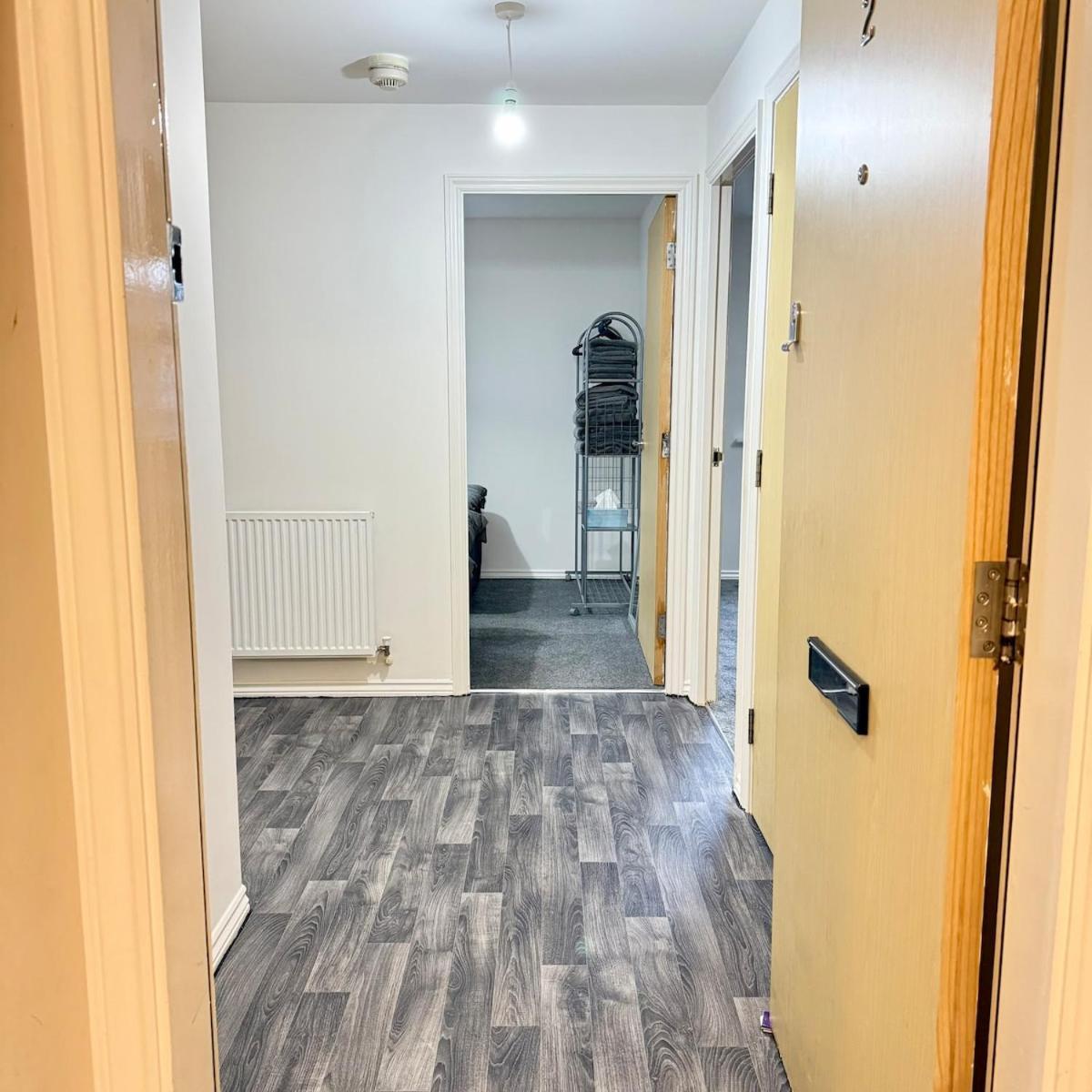 Apartment Newly Furnished Modern 2 Bedroom Flat With Free Parking In Humberstone *