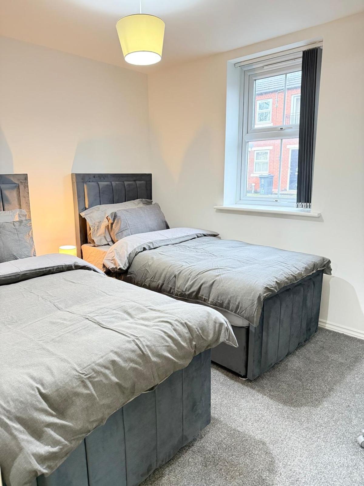 Newly Furnished Modern 2 Bedroom Flat With Free Parking In Humberstone Leicester