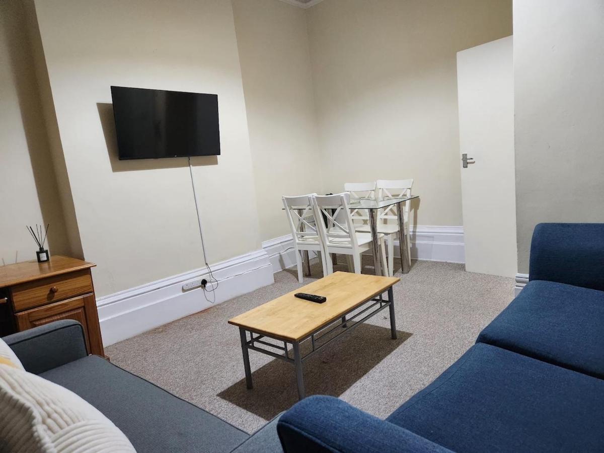 Cozy Haven Near And General Hospital Apartment