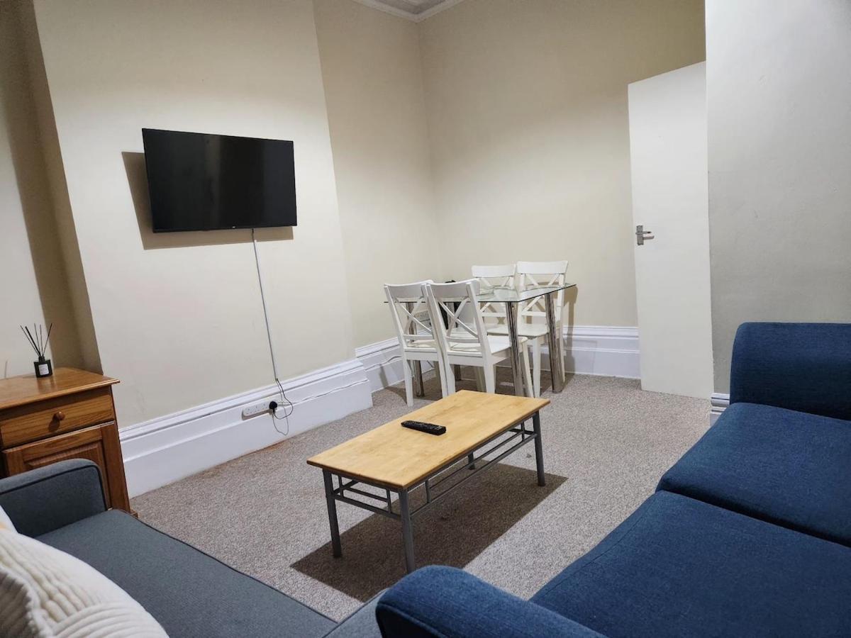 Cozy Haven Near And General Hospital Apartment