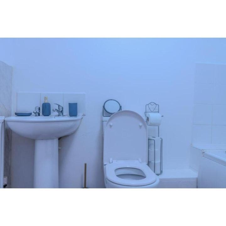 Luxury - Harrison * Leicester