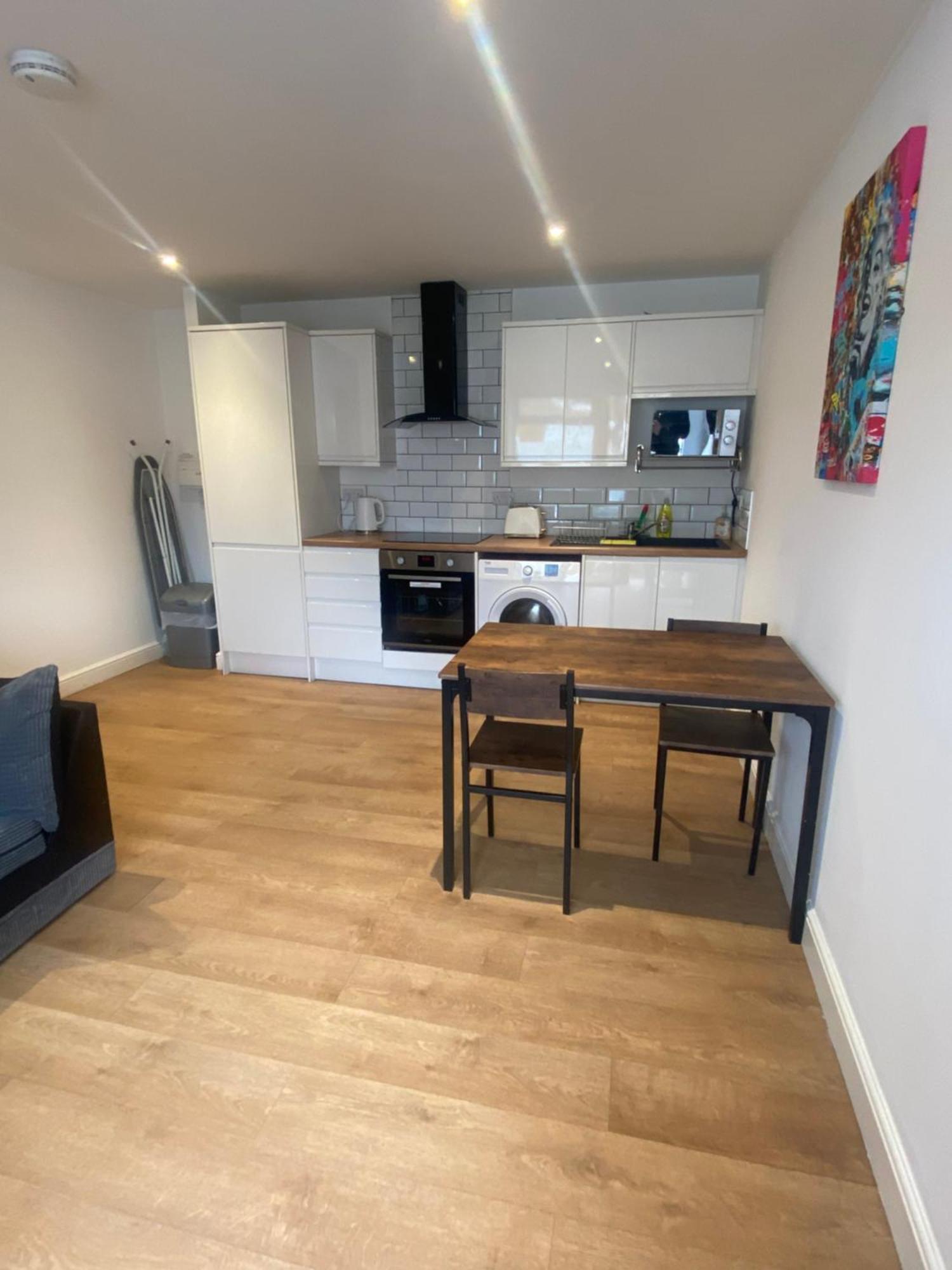 1 Bed - Free Street Parking Apartment Leicester