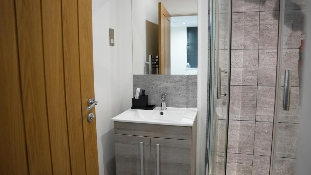 Centre Luxury , Sofa Bed, Wifi, Netflix, Urban Retreat *