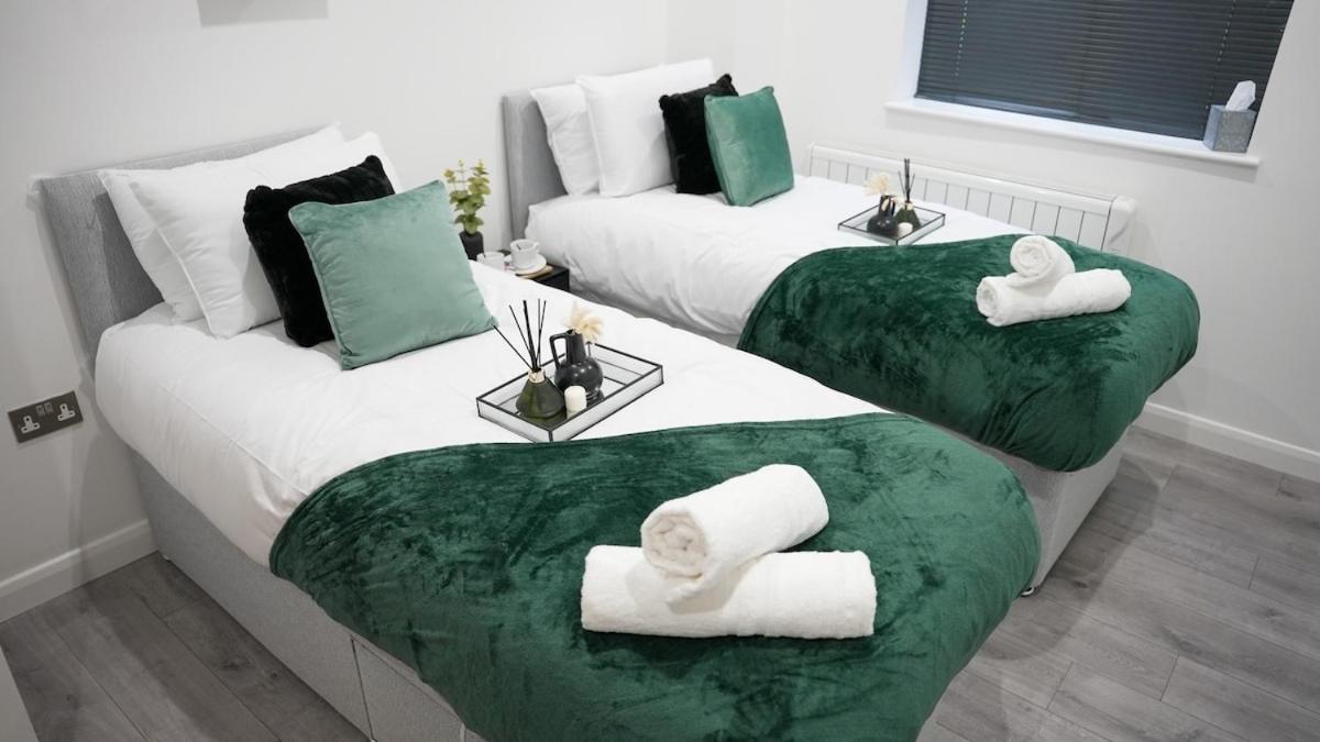 Centre Luxury , Sofa Bed, Wifi, Netflix, Urban Retreat Apartment *