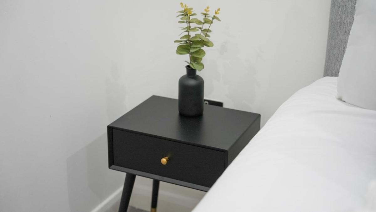 Centre Luxury , Sofa Bed, Wifi, Netflix, Urban Retreat Apartment *