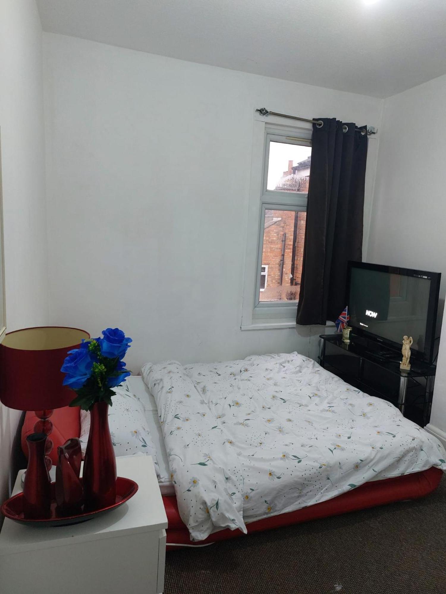 Apartment Three Double Bedrooms With Share Bathroom At La Belle Meuniere Leicester