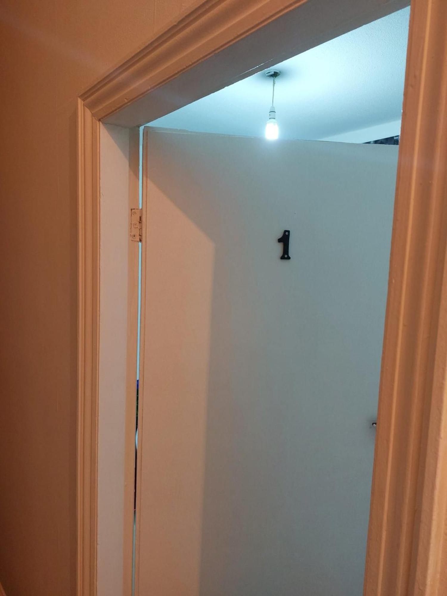 Three Double Bedrooms With Share Bathroom At La Belle Meuniere Apartment Leicester