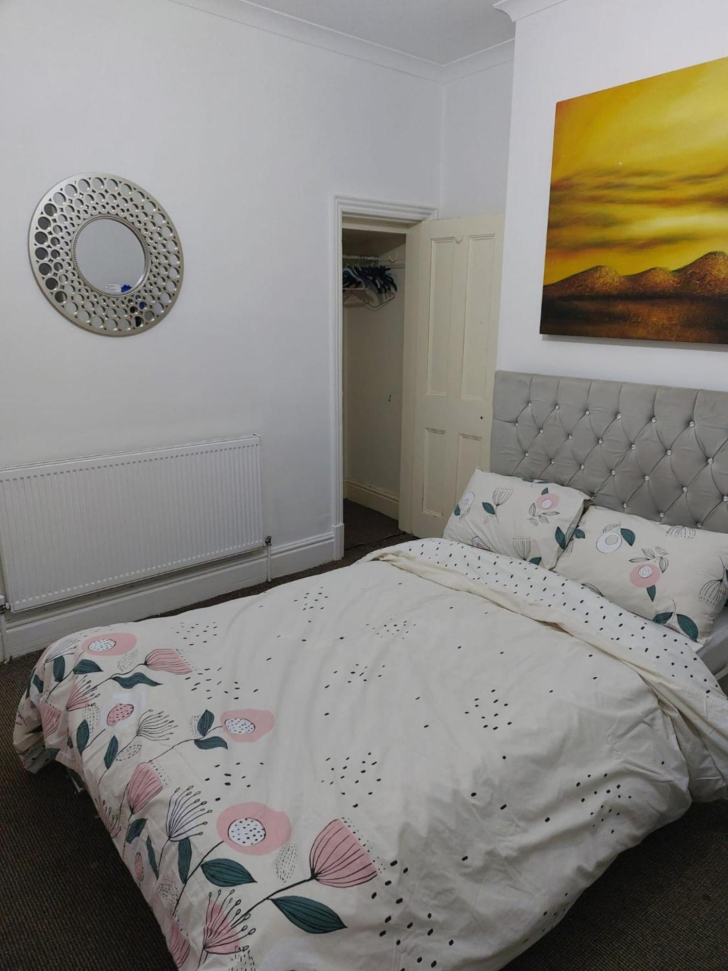 Three Double Bedrooms With Share Bathroom At La Belle Meuniere Apartment