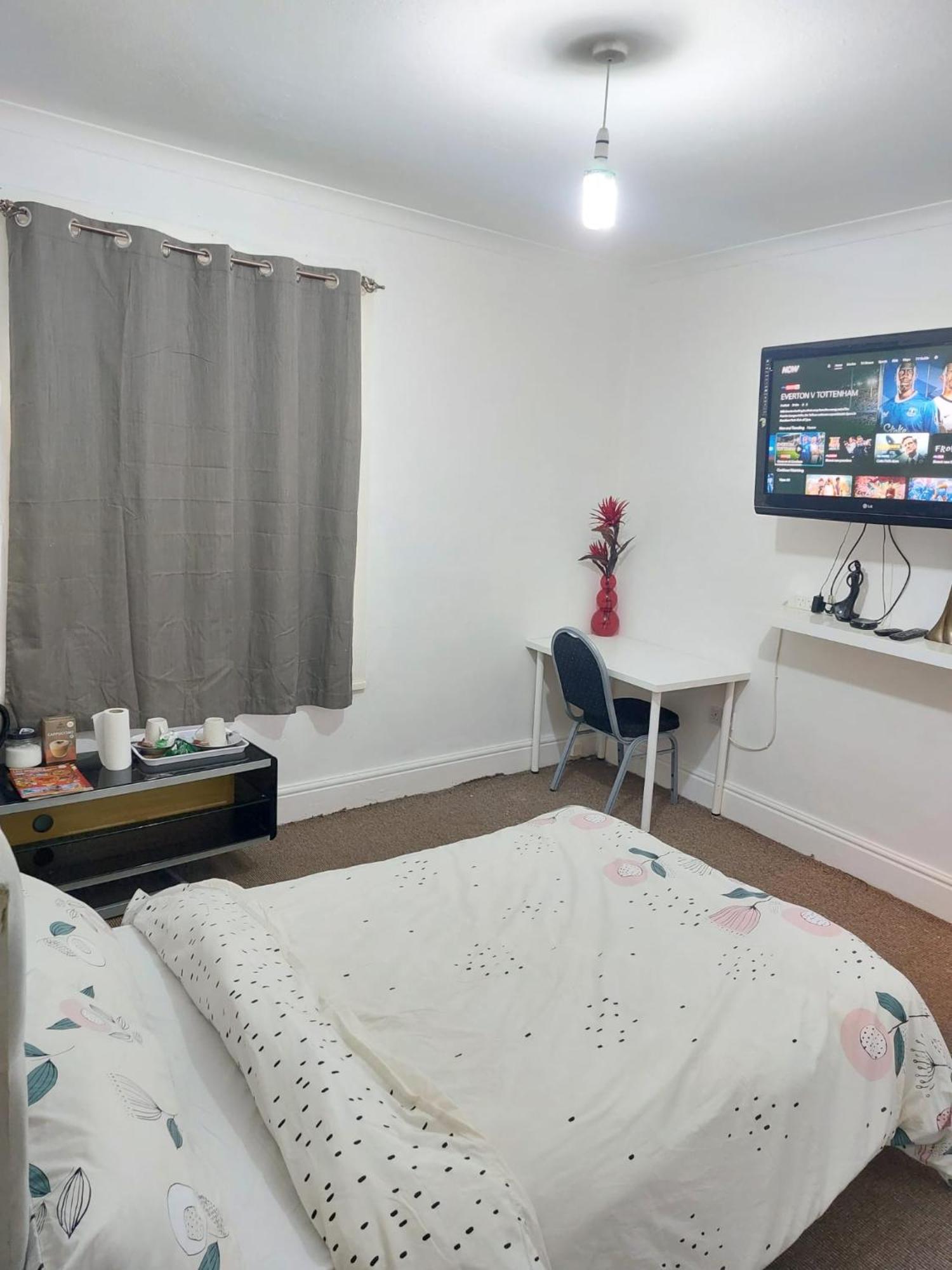 Apartment Three Double Bedrooms With Share Bathroom At La Belle Meuniere