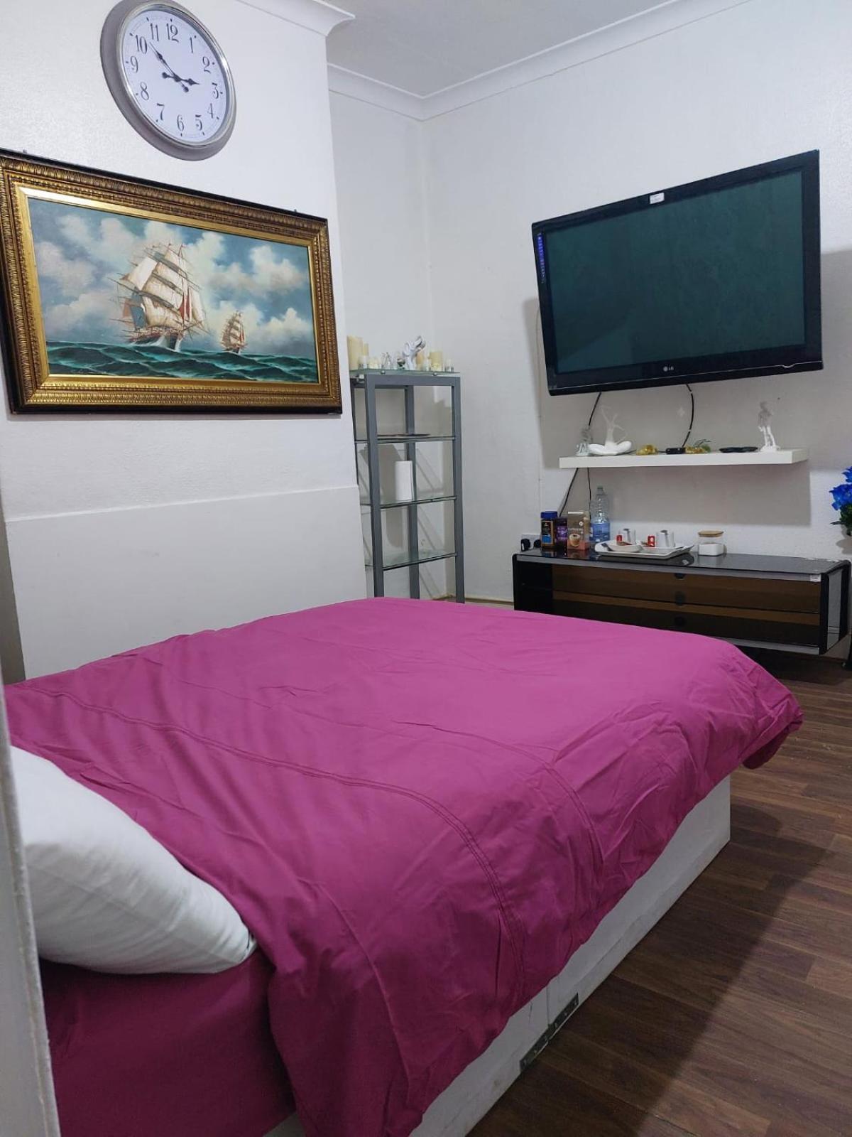 Three Double Bedrooms With Share Bathroom At La Belle Meuniere *