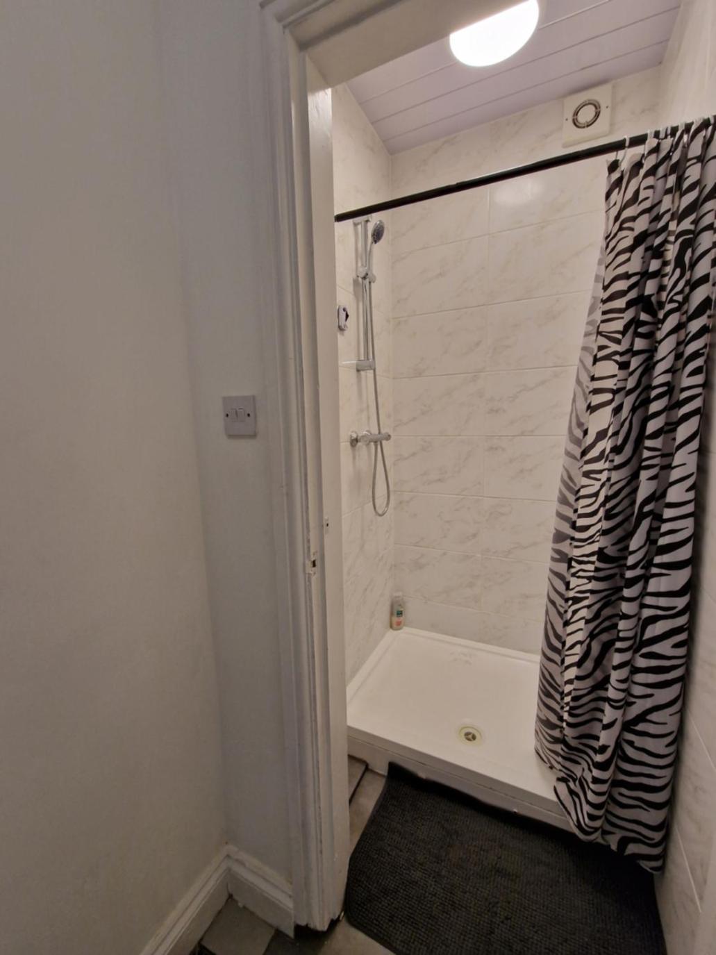 Living Serviced * Leicester