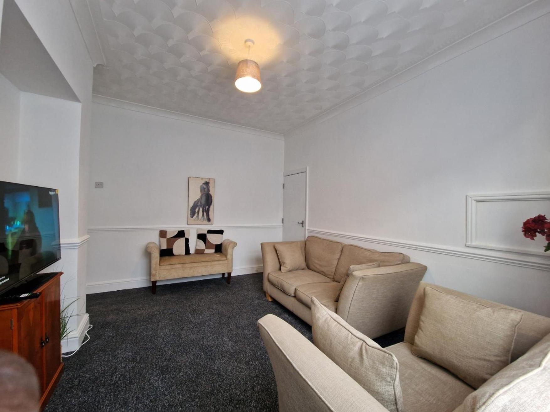 Living Serviced * Leicester