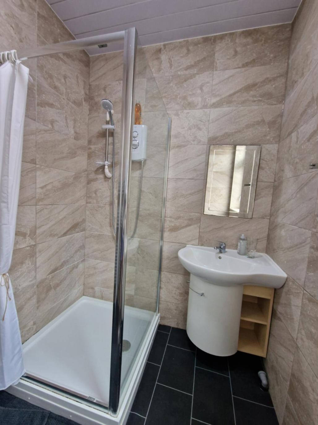 Living Serviced Homestay *