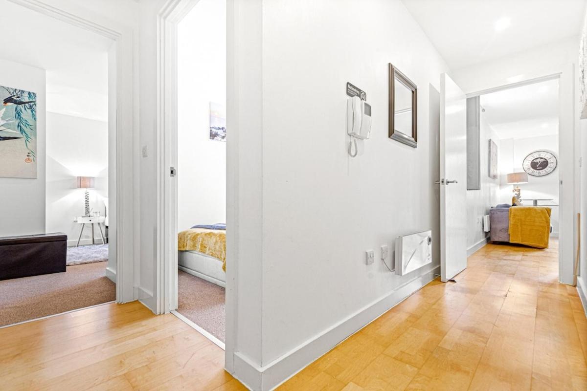 The Suite- Comfy Blissful Getaway In Centre L Samsung Smart Tv With Free Netflix High-speed Wi-fi Apartment Leicester