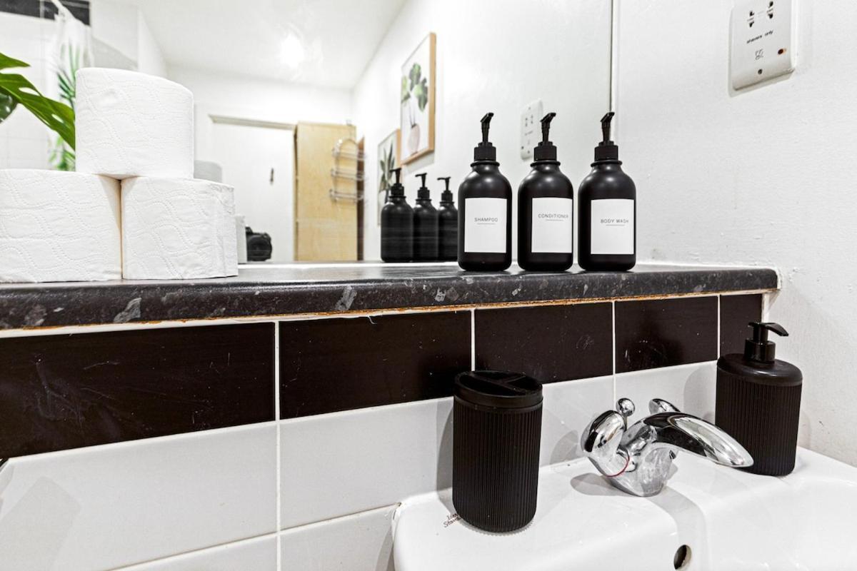 The Suite- Comfy Blissful Getaway In Centre L Samsung Smart Tv With Free Netflix High-speed Wi-fi Apartment