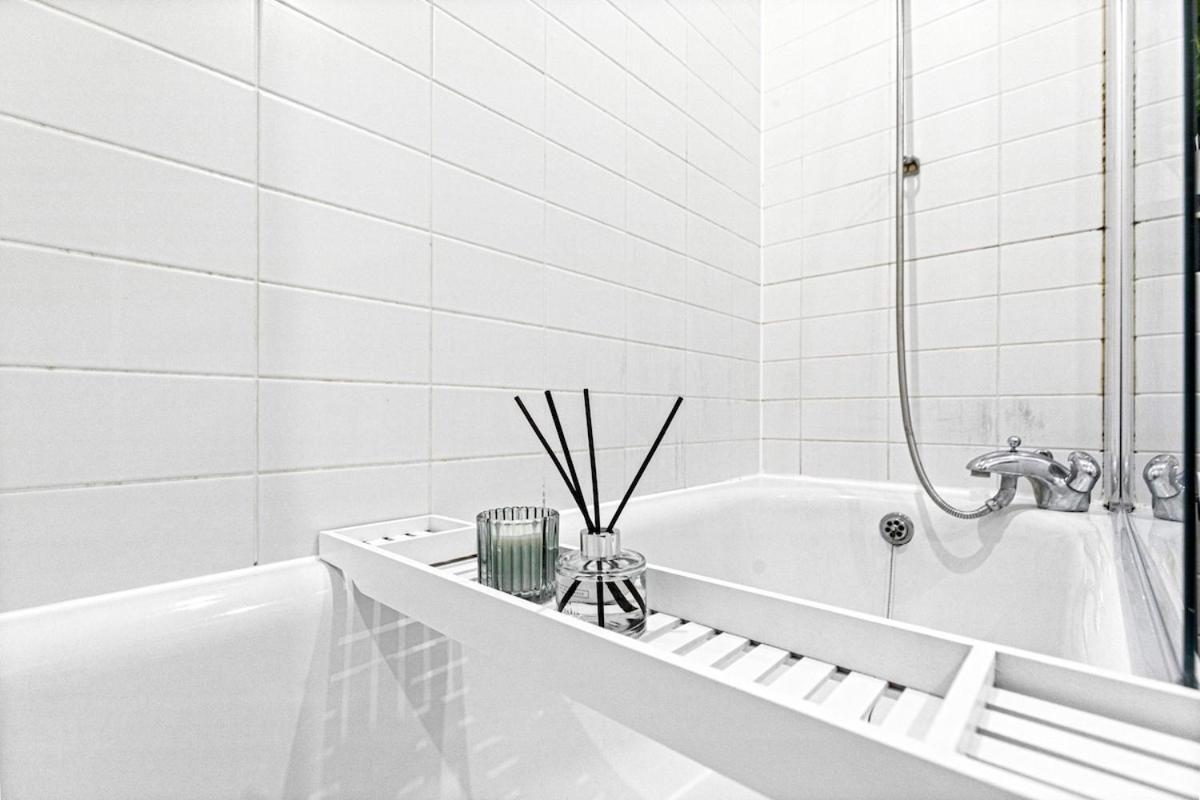 The Suite- Comfy Blissful Getaway In Centre L Samsung Smart Tv With Free Netflix High-speed Wi-fi Apartment *