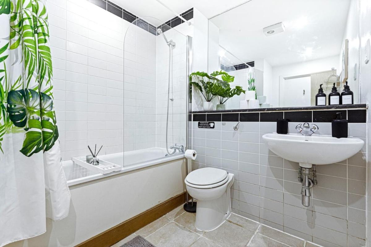The Suite- Comfy Blissful Getaway In Centre L Samsung Smart Tv With Free Netflix High-speed Wi-fi