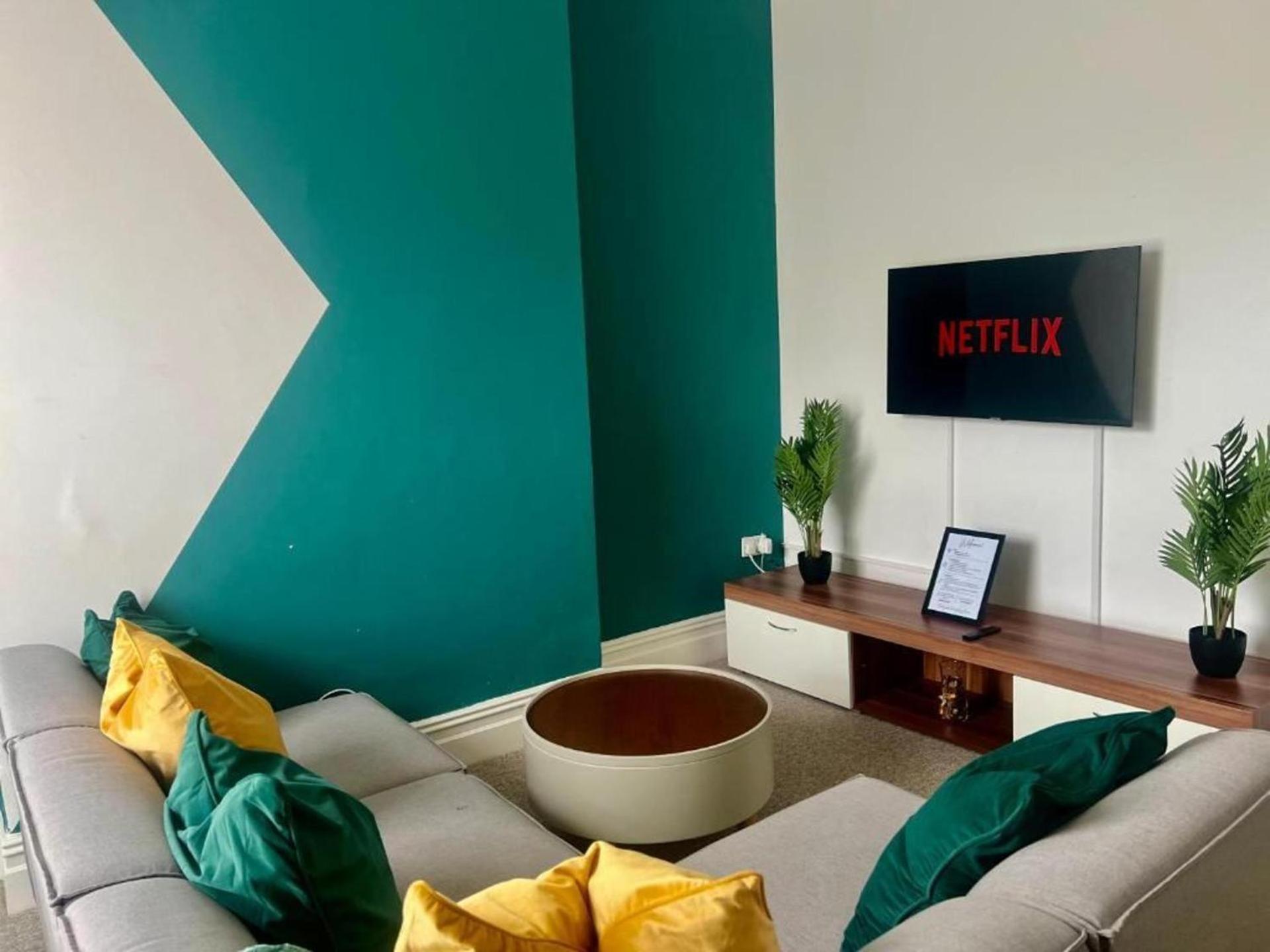 Apartment Cozy With 2 Bedrooms *