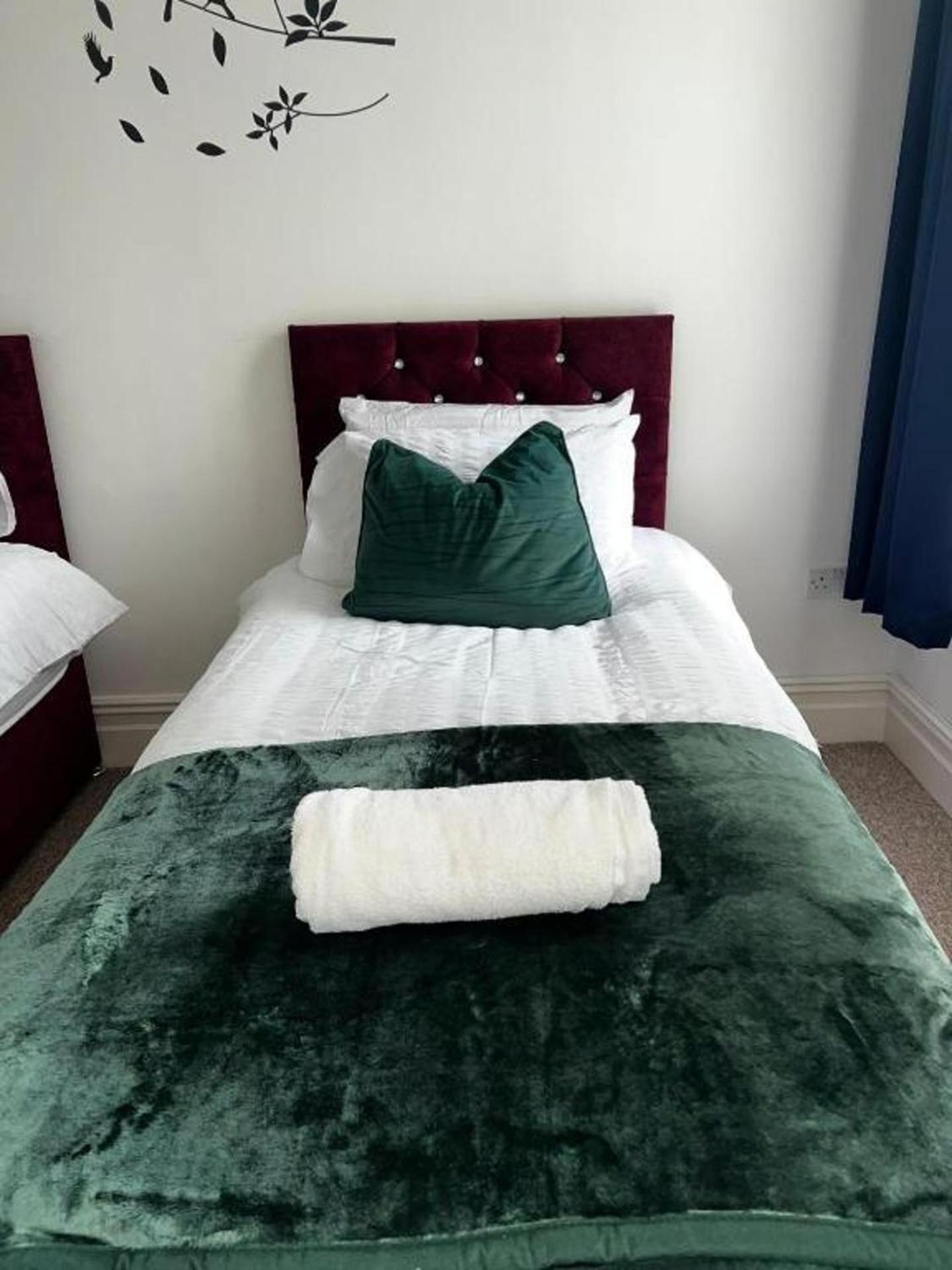 Cozy With 2 Bedrooms *