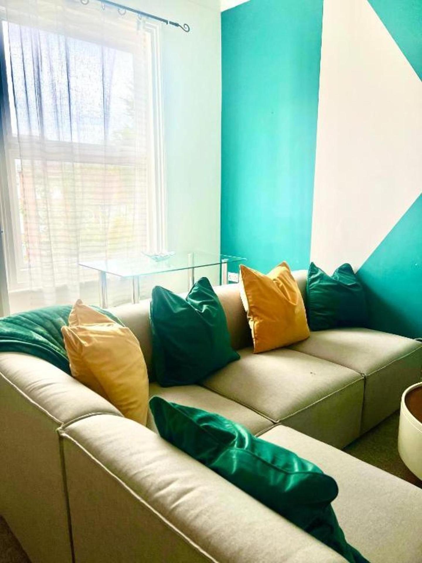 Cozy With 2 Bedrooms Apartment