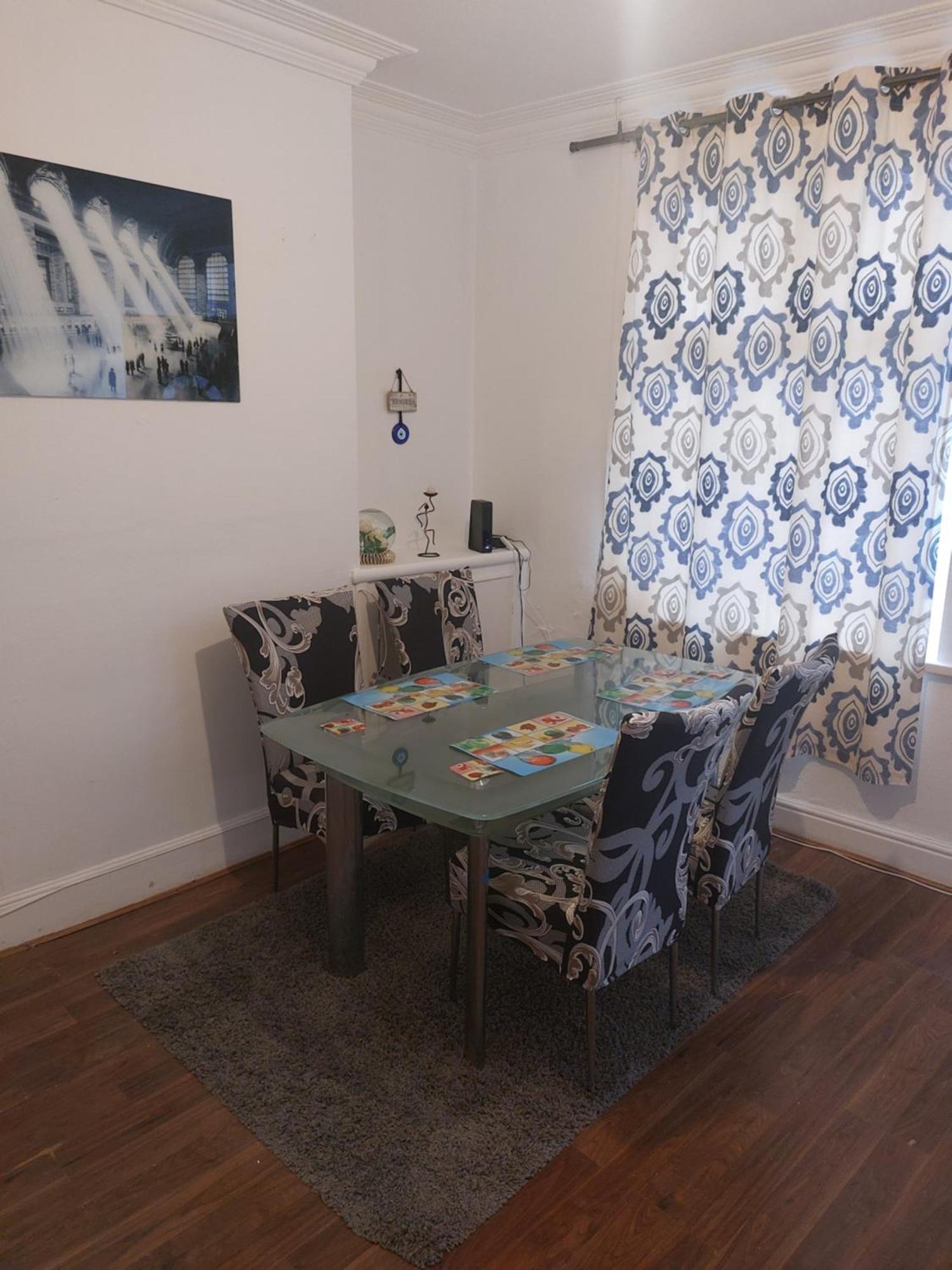 Three Double Bedrooms With Share Bathroom At La Belle Meuniere * Leicester