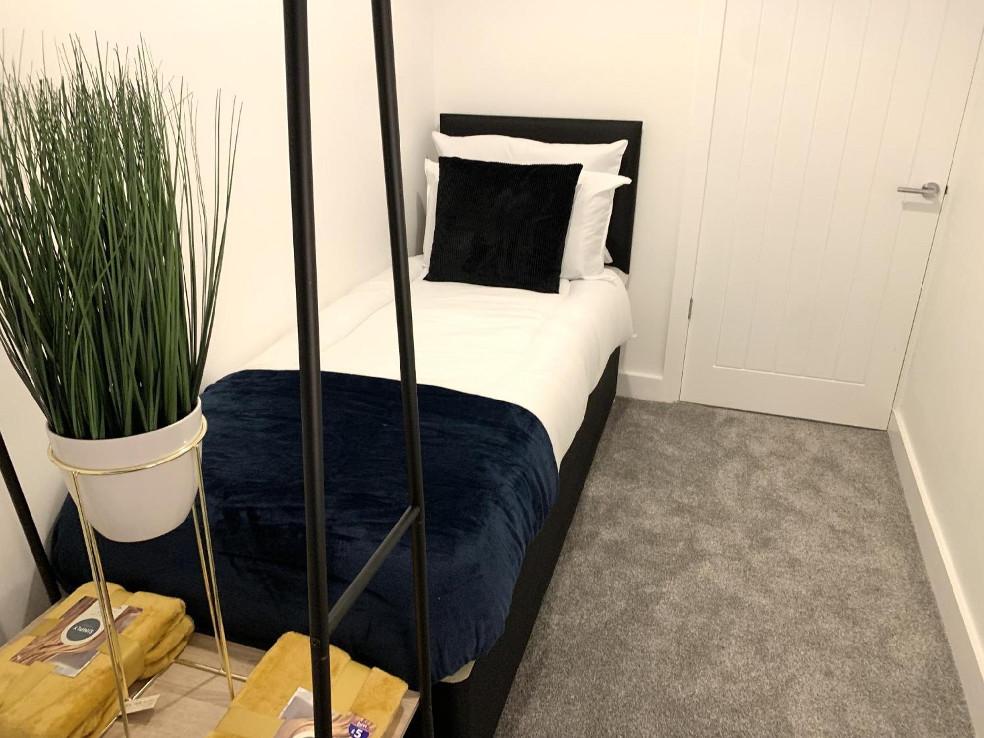 The Hughenden Townhouse / Free Parking / Wifi * Leicester