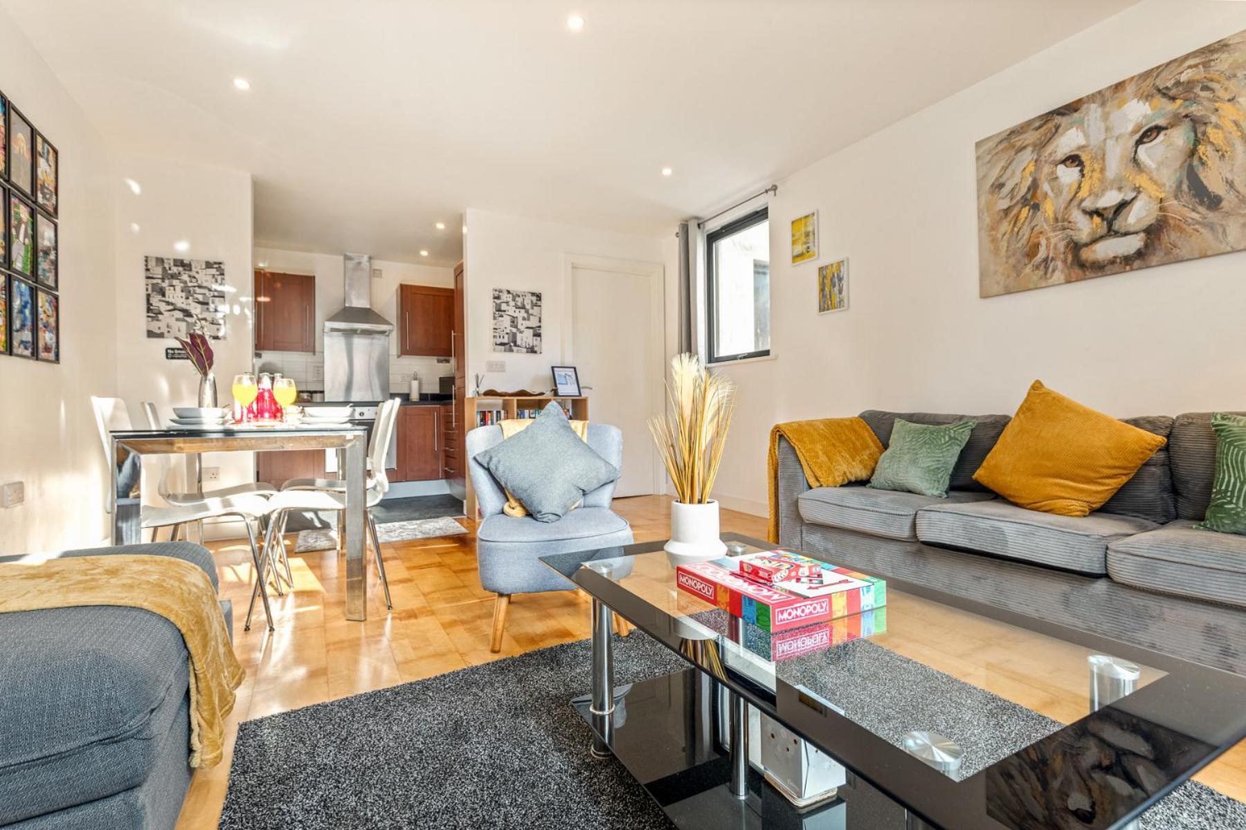 The Suite- Comfy Blissful Getaway In Centre L Samsung Smart Tv With Free Netflix High-speed Wi-fi Apartment