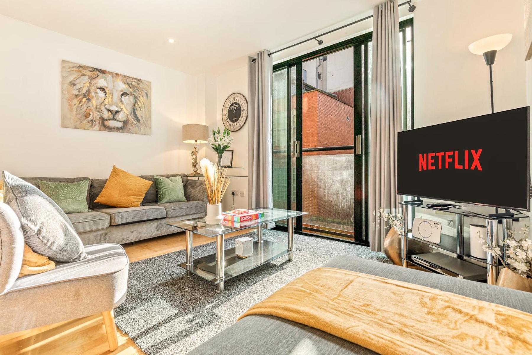 The Suite- Comfy Blissful Getaway In Centre L Samsung Smart Tv With Free Netflix High-speed Wi-fi Apartment *