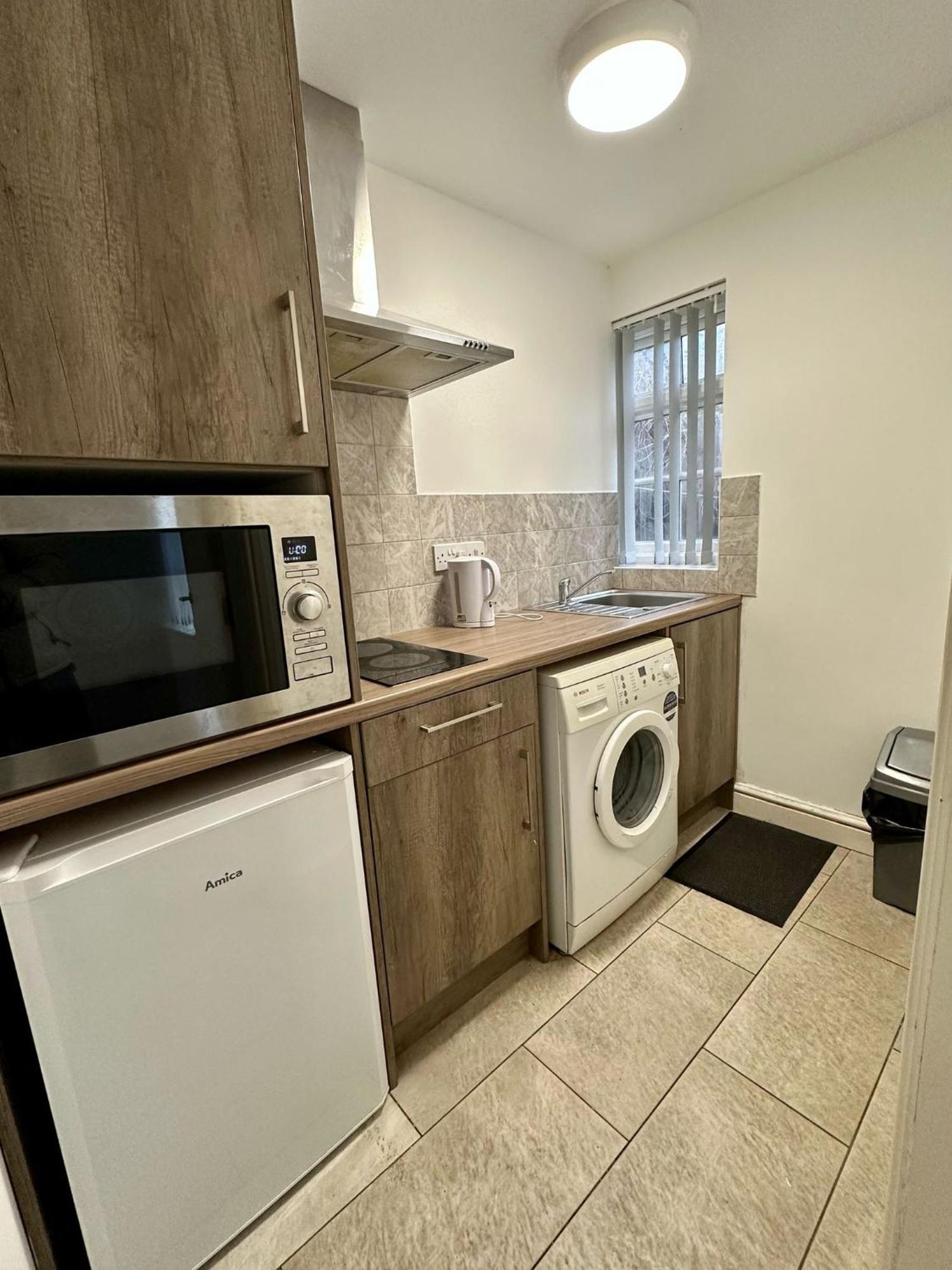 Lancaster Apartment *