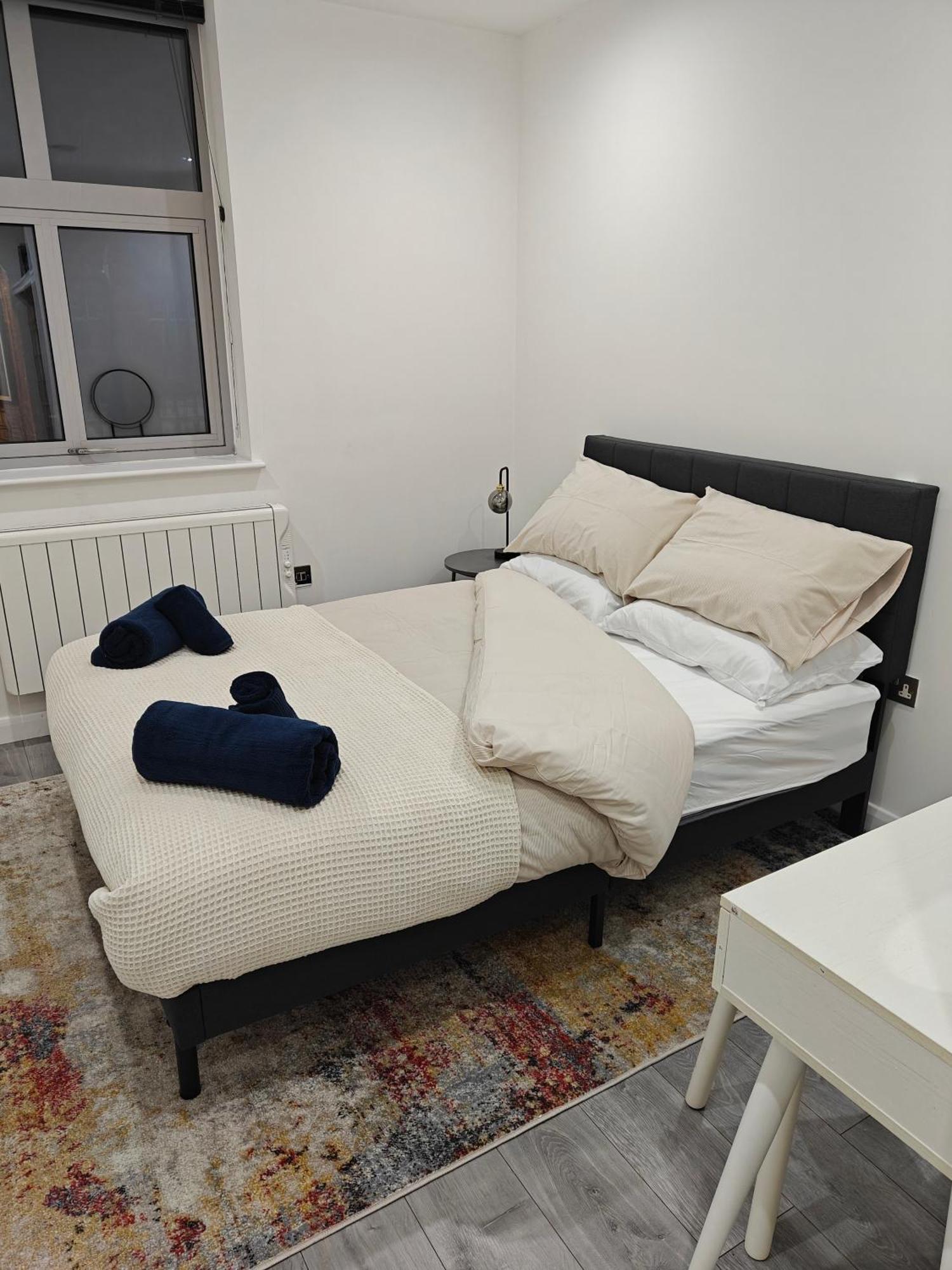 Newly Furnished Modern 1 Bedroom
