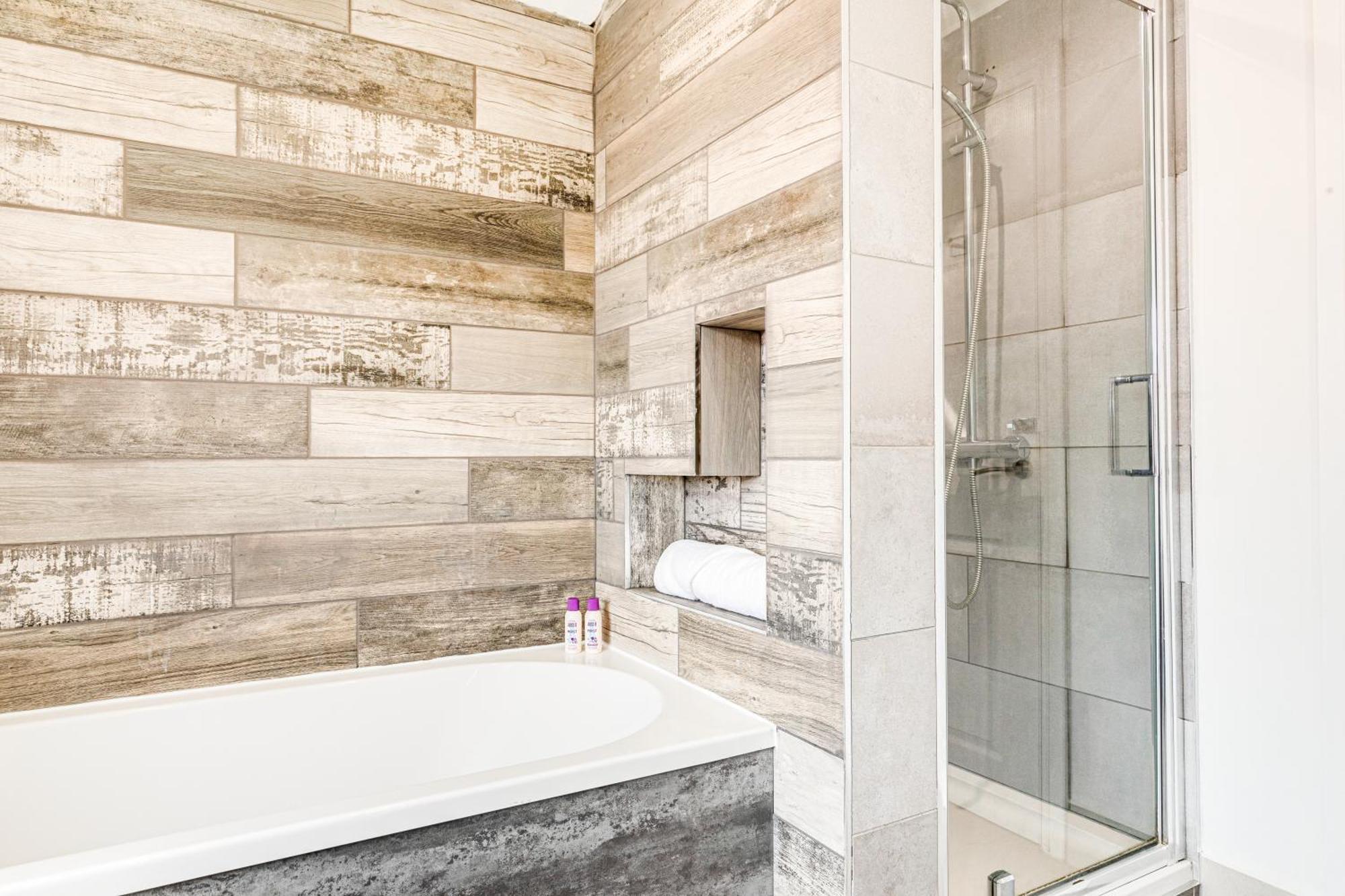 Glade House-3-bed With Free Parking I Free Wifi I 65-inch Tv *
