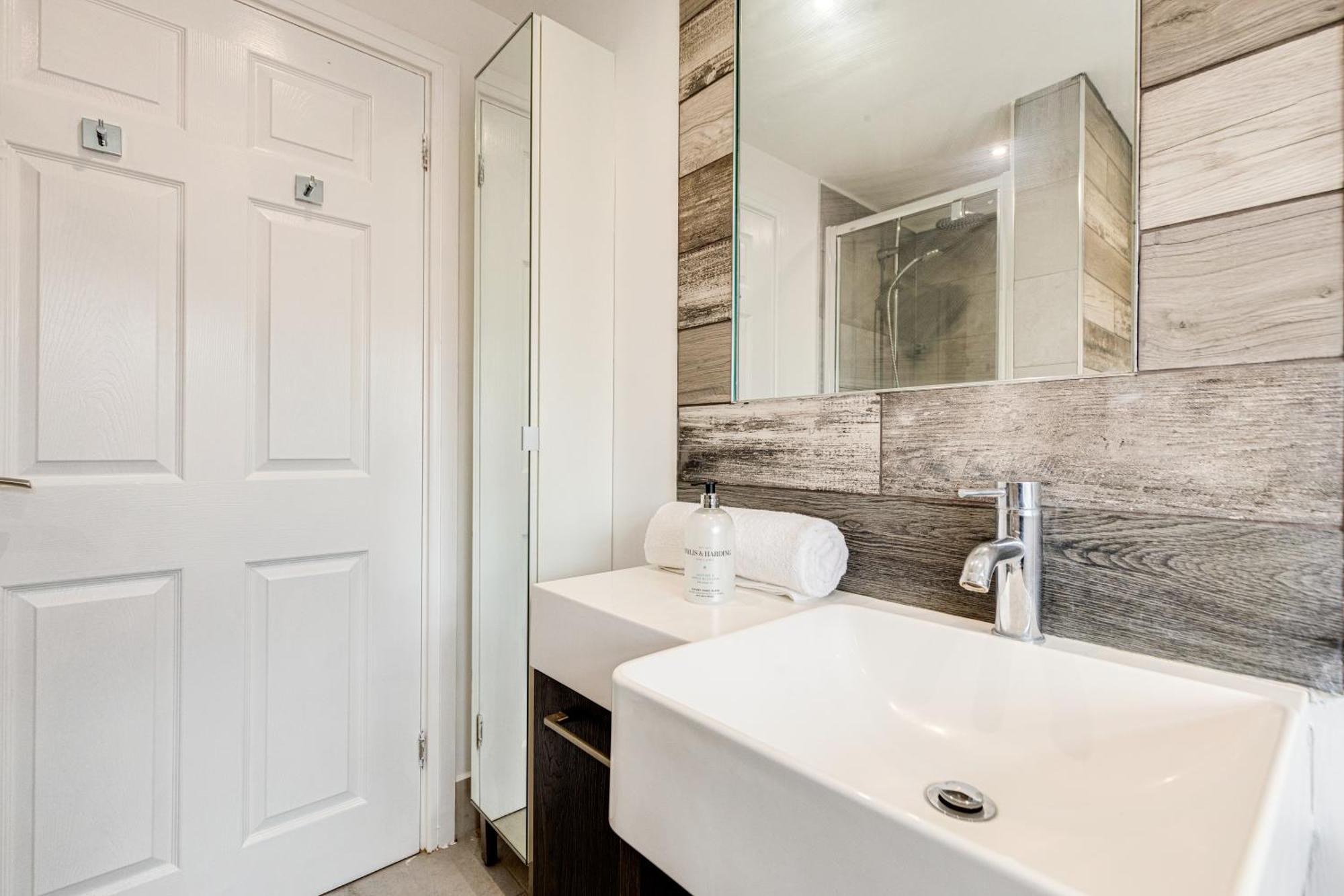 Glade House-3-bed With Free Parking I Free Wifi I 65-inch Tv