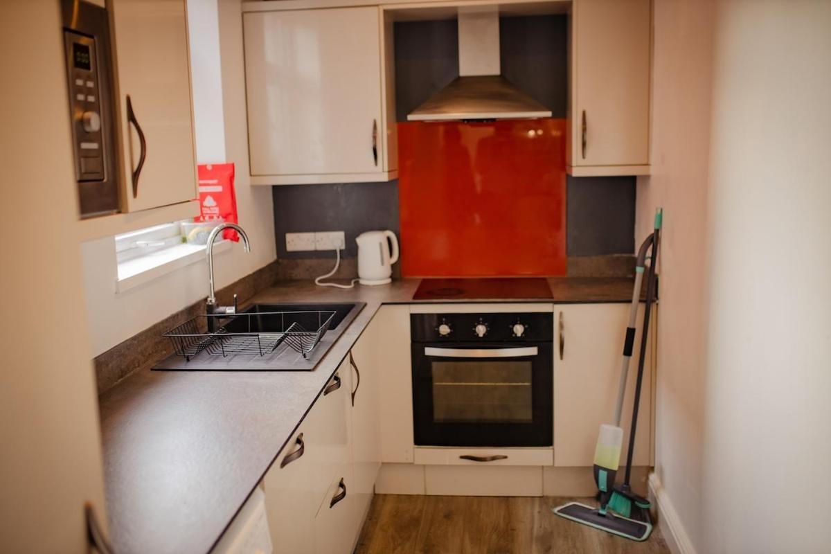 Apartment Cozy And Stylish 2 Bedroom *