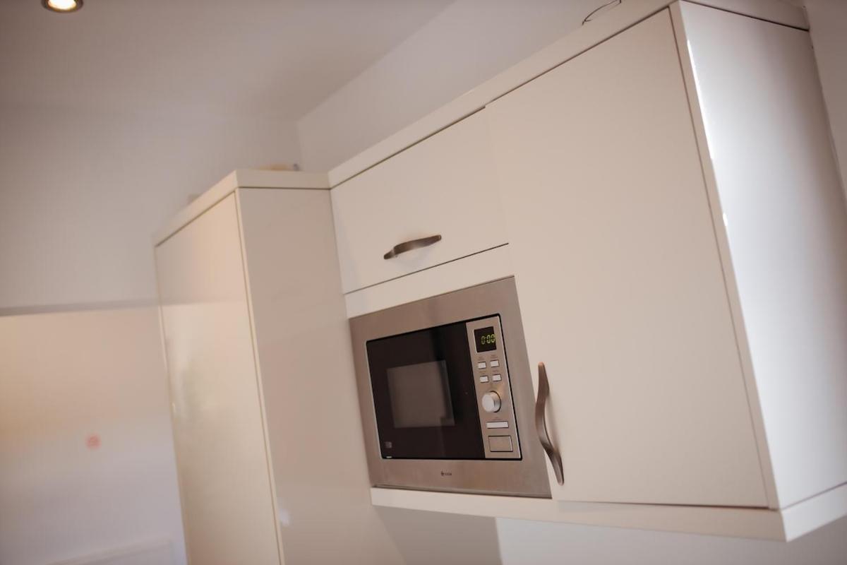 Apartment Cozy And Stylish 2 Bedroom *