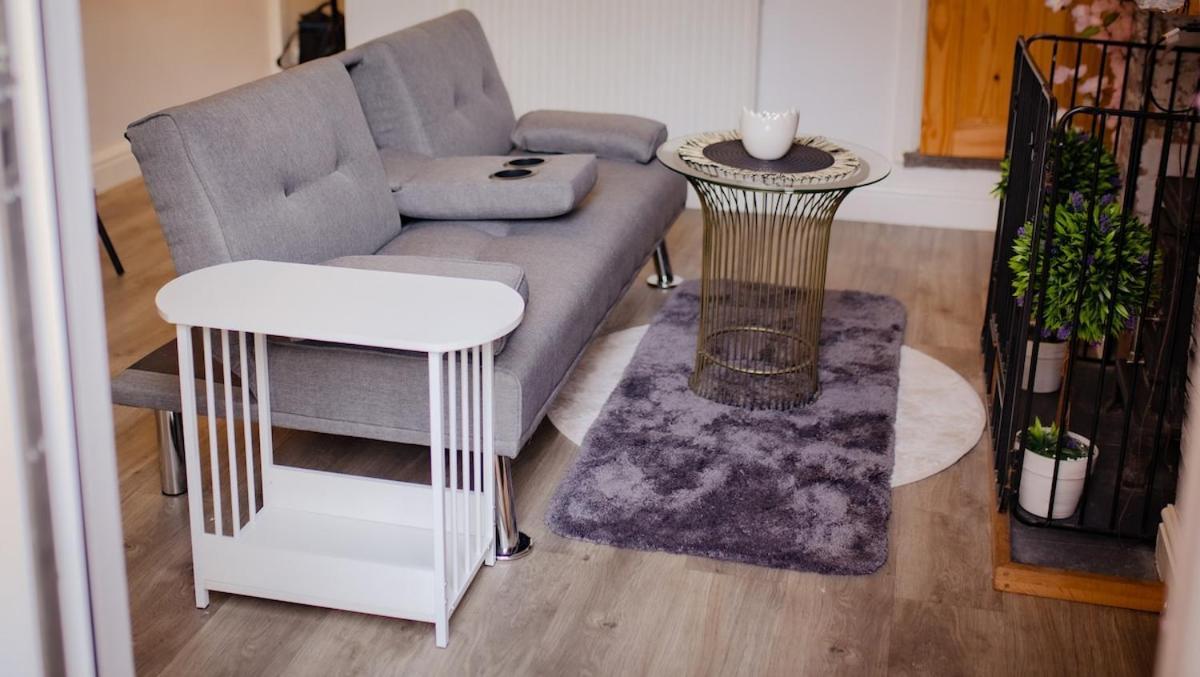 Apartment Cozy And Stylish 2 Bedroom *