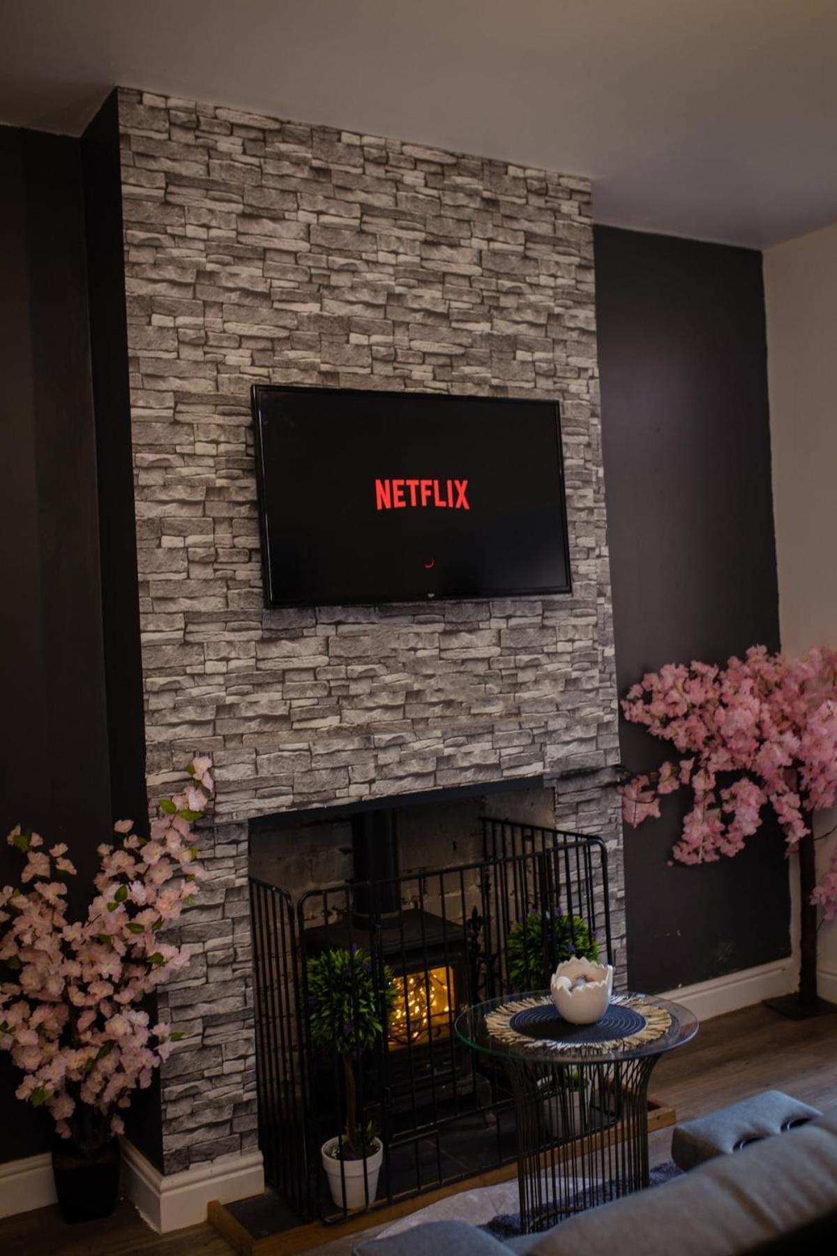 Cozy And Stylish 2 Bedroom *