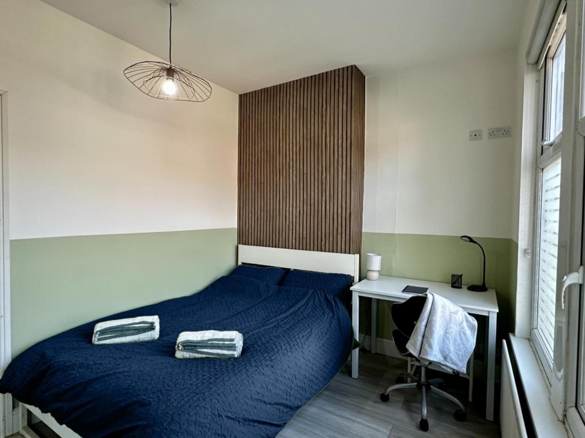 Holiday home Luxury 4-bed 3 Bathroom House In *