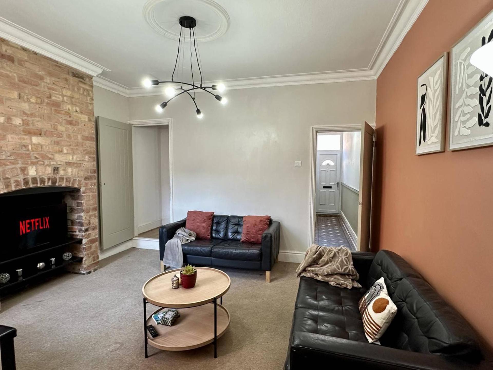 Holiday home Luxury 4-bed 3 Bathroom House In